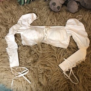 WHITE LACE CROP TOP